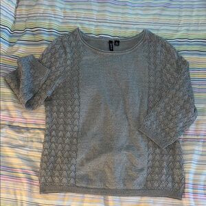 Relativity Metallic Gray Crew Neck Lacey 3/4 Slleve Y2K Sweater